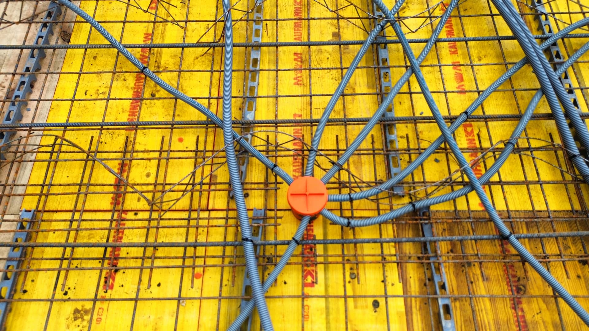 Praxis-Einblick Elektroinstallation Betondecke Leibnitz
